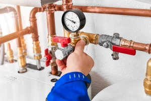 A person holding water pressure valve.