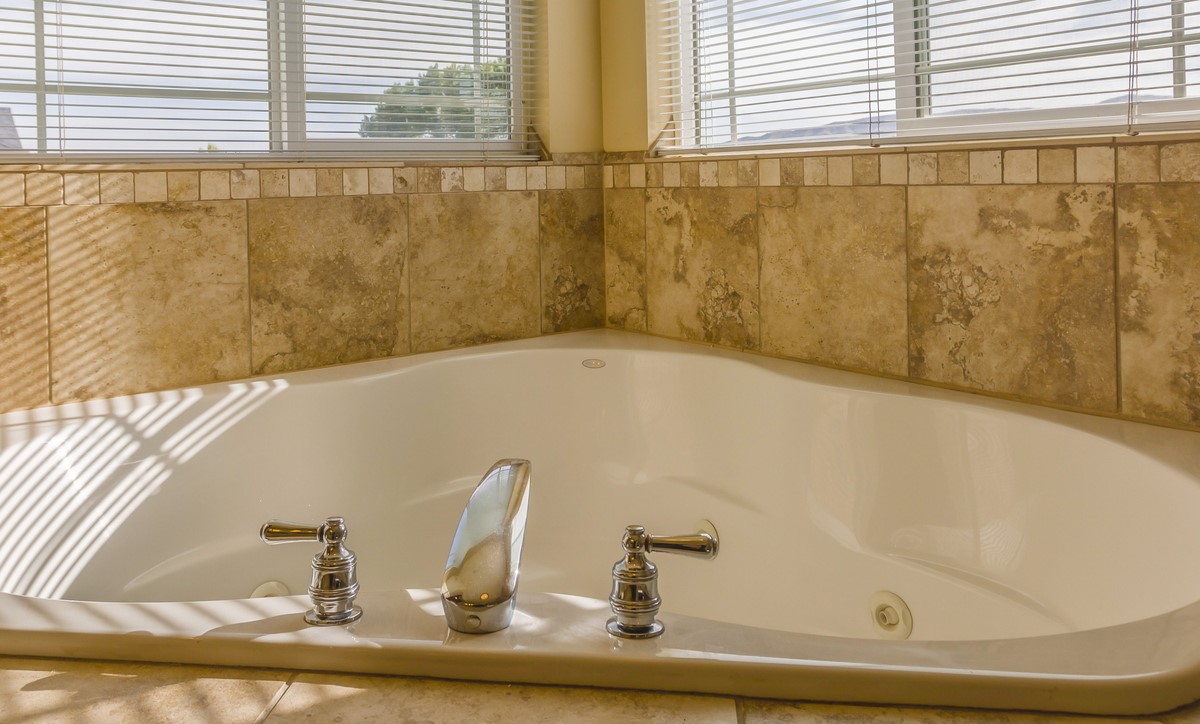The Average Bathtub Size for a Corner Tub