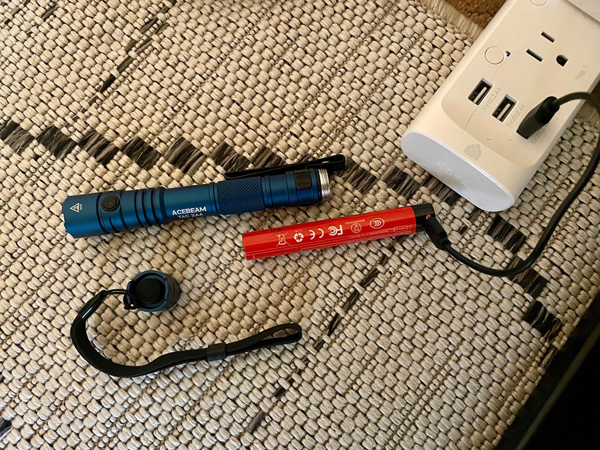 Acebeam flashlight battery charging