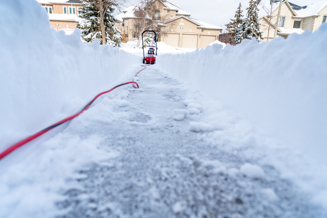 single-stage vs two-stage snow blower