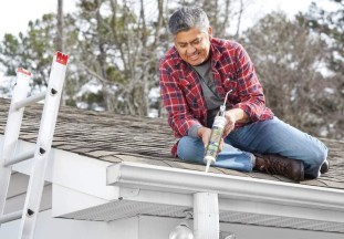 How to Fix Leaking Rain Gutters