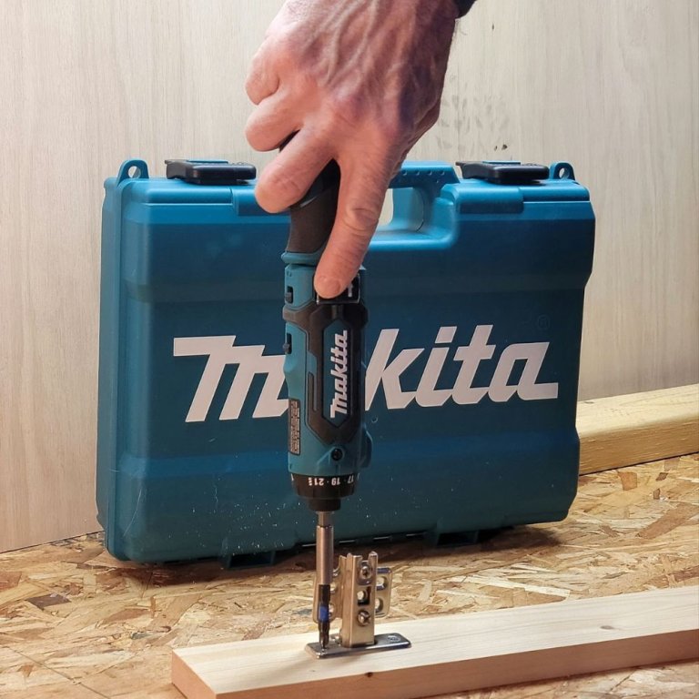  Makita DF012DSE 7.2V Cordless Driver-Drill Kit in front of its carry case