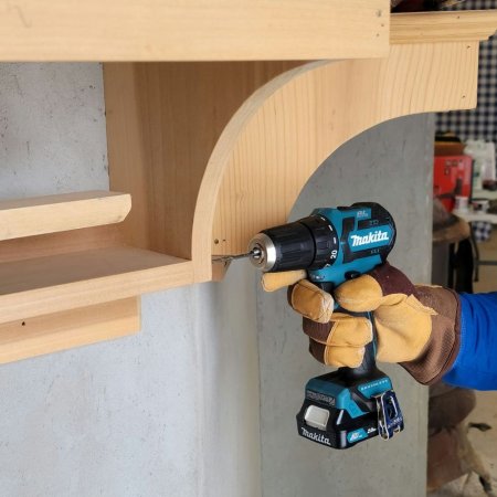 Makita FD07R1 12V Brushless Cordless Driver-Drill Kit drilling a wood shelf