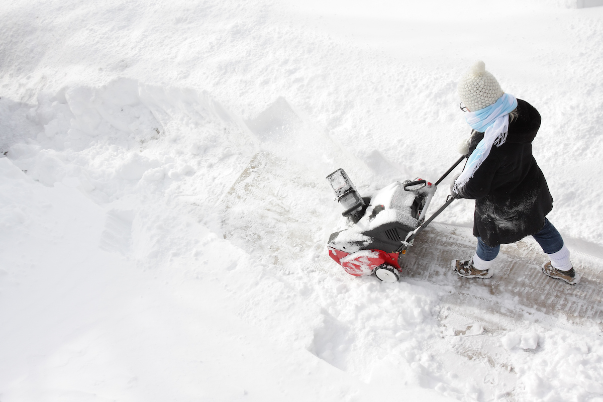1 stage vs 2 stage snow blower