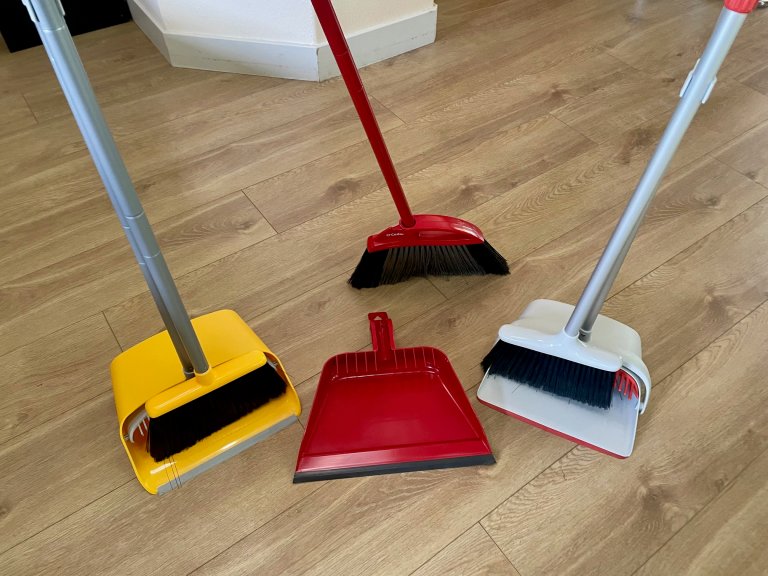 Broom and dustpan sets horizontal