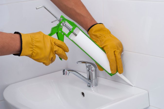 The Dos and Don’ts of Caulking the Bathroom