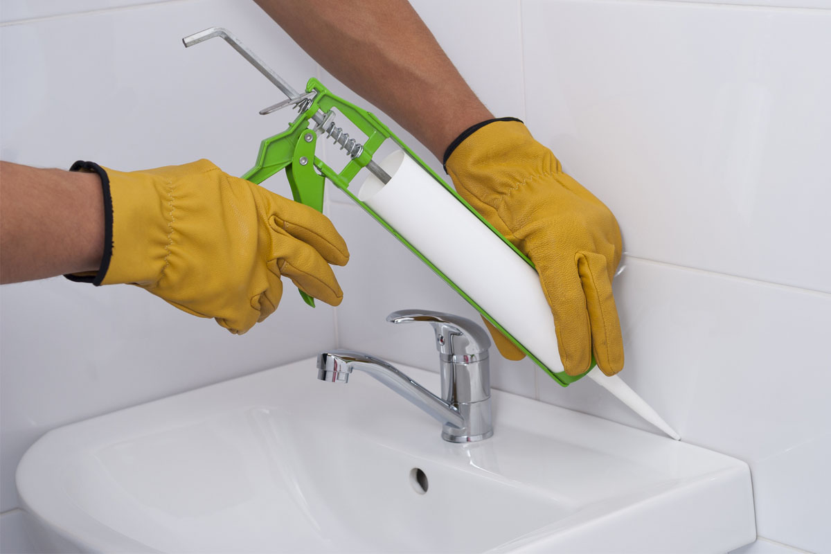 The Dos and Don’ts of Caulking the Bathroom