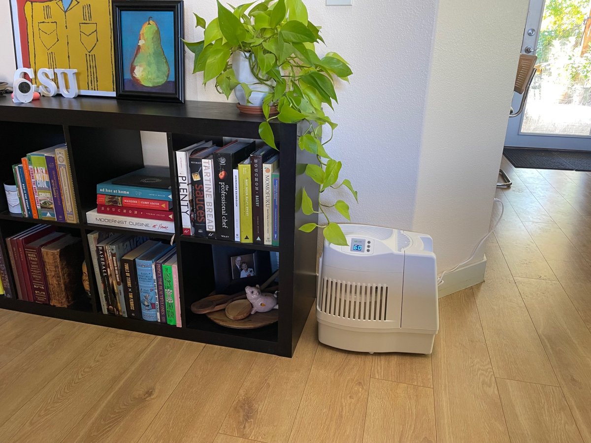 Aircare Mini Console Evaporative Humidifier in use