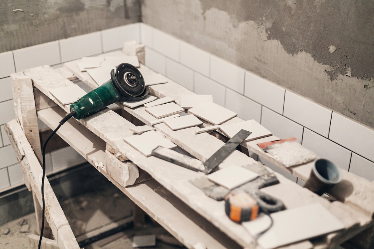 The Best Grout Removal Tool Options
