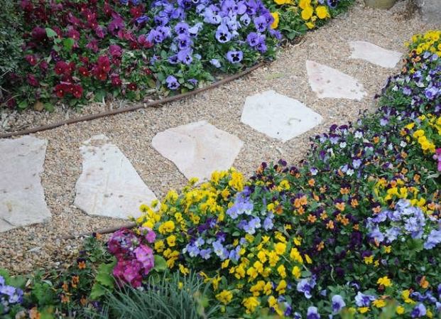 These 17 Stone Walkways Are Simple to DIY
