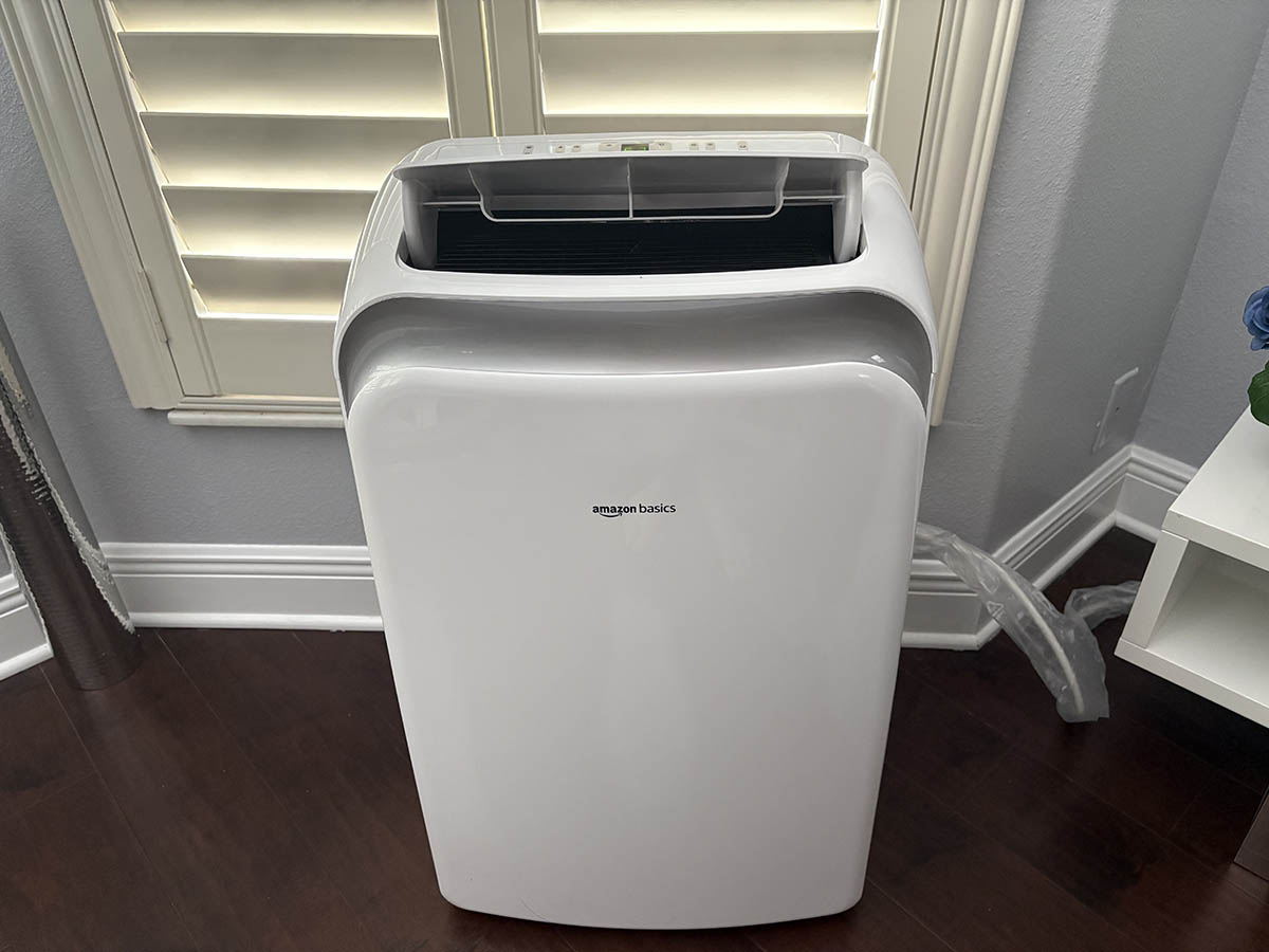 AmazonBasics portable AC01
