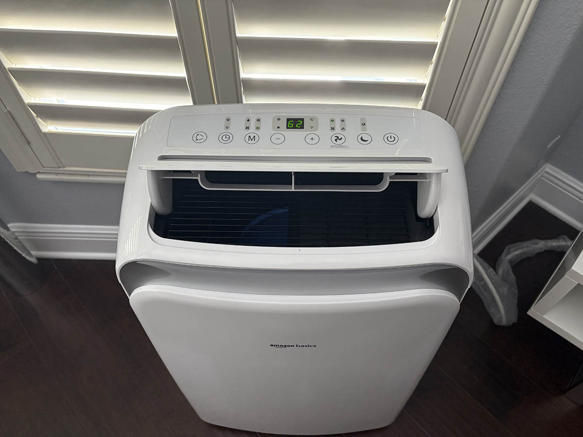 AmazonBasics portable AC02