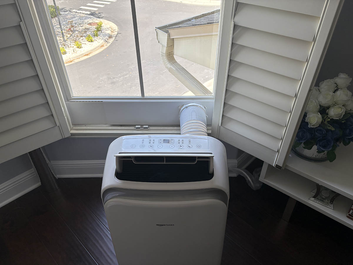 AmazonBasics portable AC03
