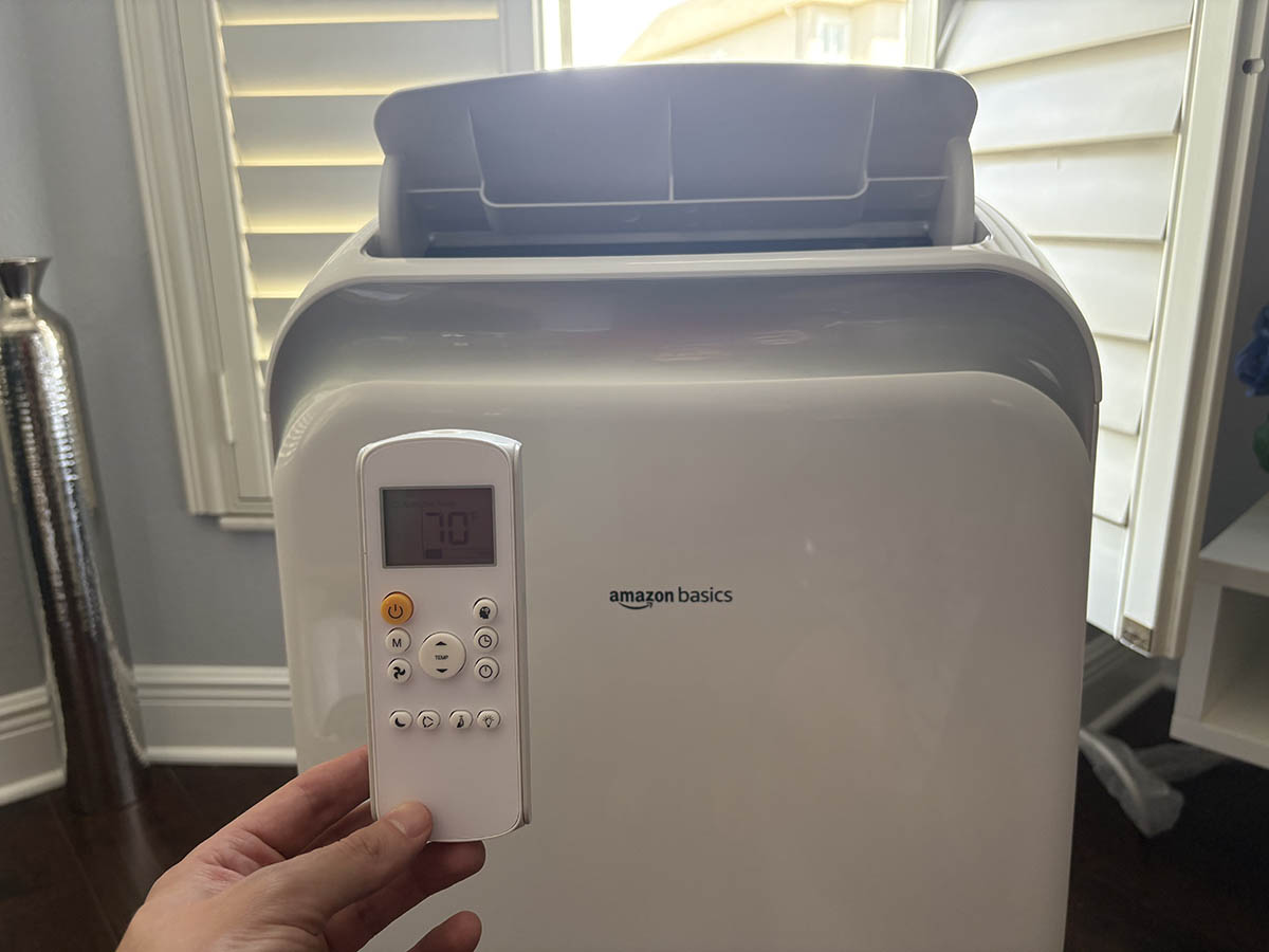 AmazonBasics portable AC05