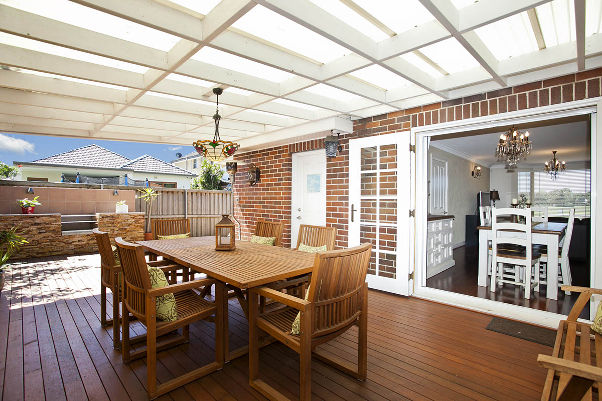 Deck vs. Patio: Choose the Right Outdoor Space for You