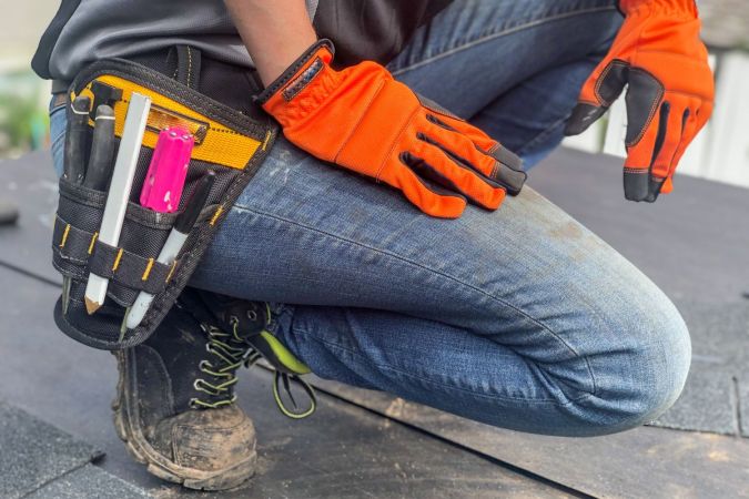 The Best Chainsaw Chaps to Wear While Operating Power Tools