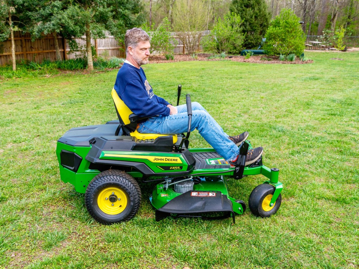 John Deer Z370R ZTack side view