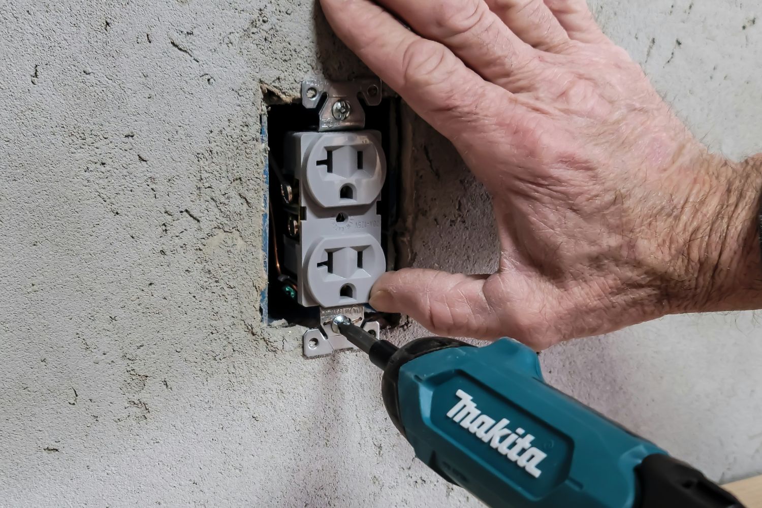 The Best Cordless Screwdriver Options