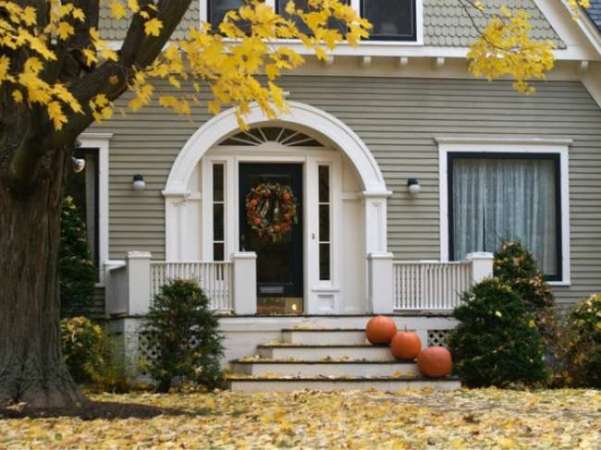 10 Tips for Successfully Selling Your House in the Fall