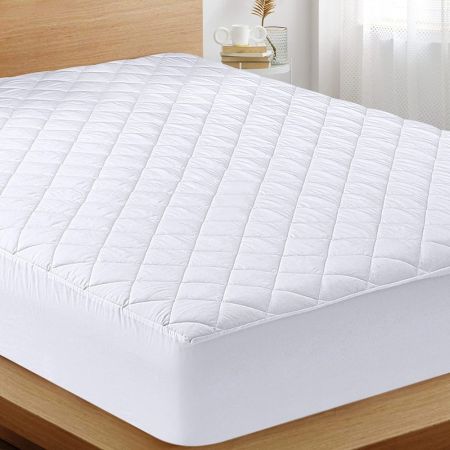 Utopia Bedding Elastic Fitted Quilted Mattress Pad
