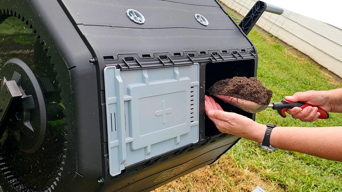 Removing compost from the Black Decker compost tumbler