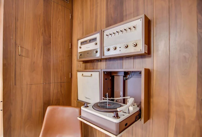 11 Retro Living Rooms Ideas We Almost Forgot About