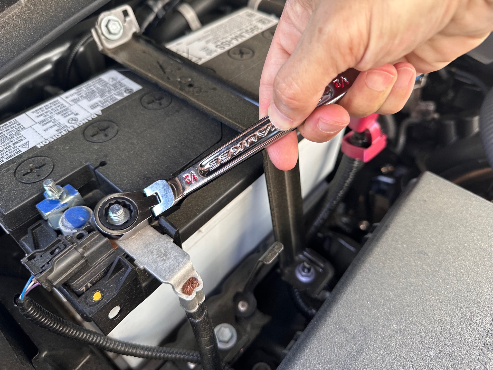 hand tightening a bolt with a ratcheting wrench