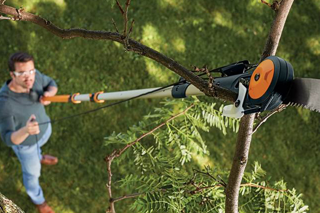 Fiskars Will Walk You Through How to Destroy Its Recalled Pole Saw for a Full Refund