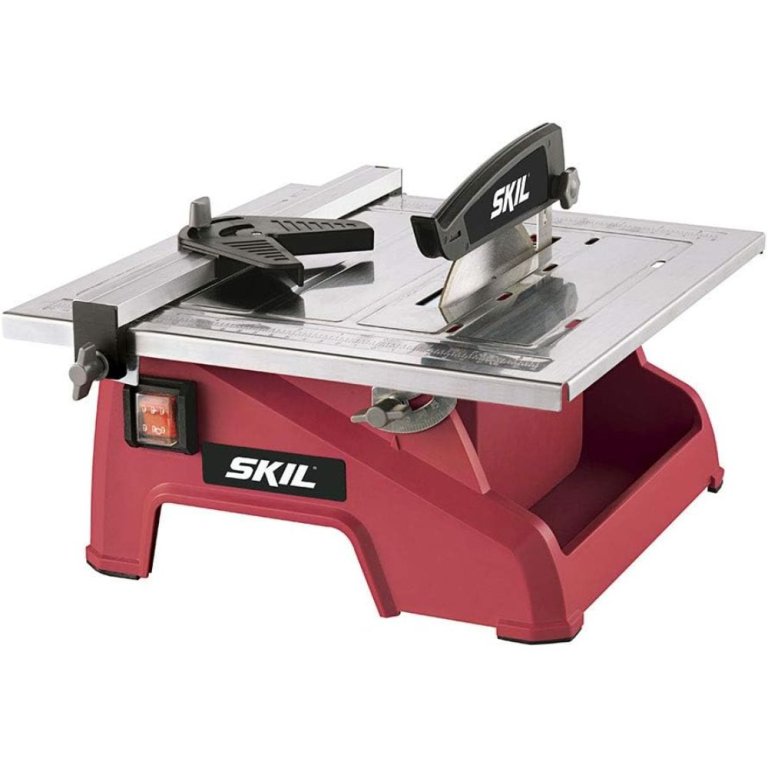  Skil 3540-02 7-Inch Wet Tile Saw on a white background