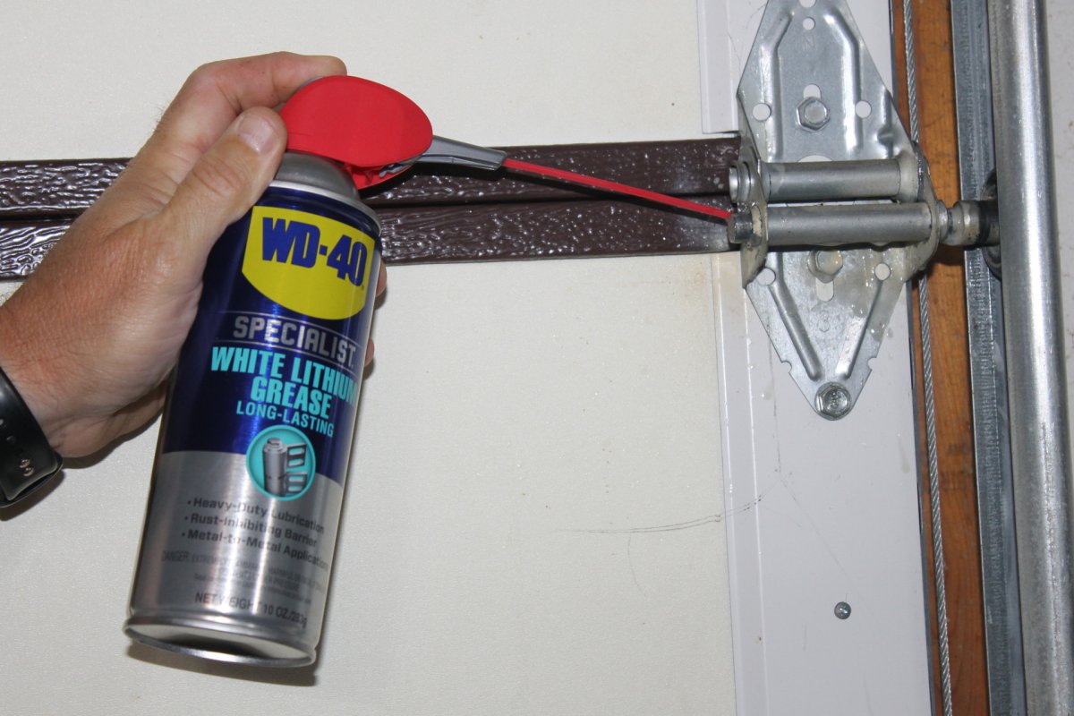 WD40 white lithium grease