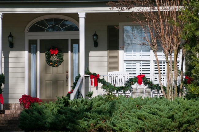 The Dos and Don’ts of Holiday Decorating When Your Home Is On the Market