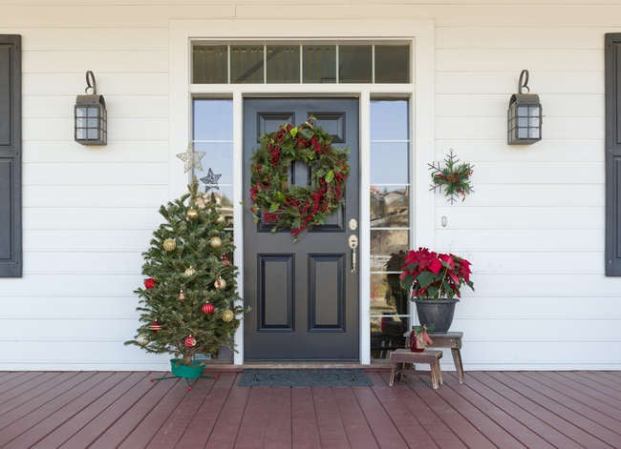 10 Easy Ways to Add Christmas Curb Appeal