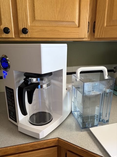 water reservoir on the Bluevua Countertop Reverse Osmosis Water Filter System