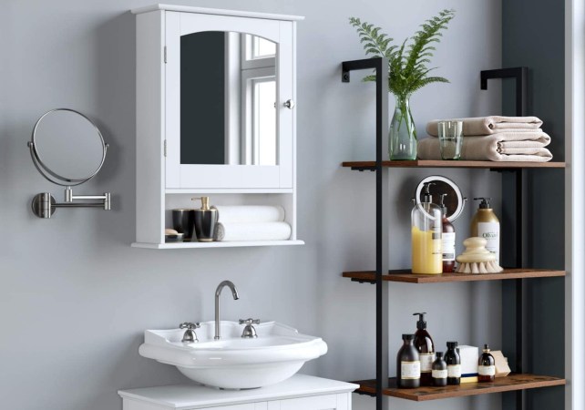 DIY Lite: An Easy Hiding Spot for Bathroom Cleaning Supplies
