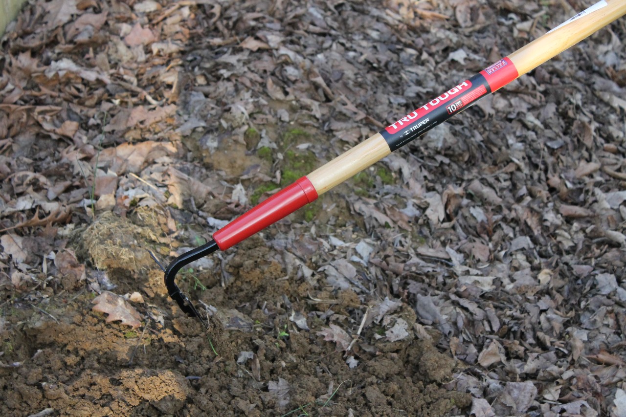 Truper Heart Shaped Hoe in Dirt