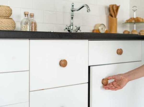 10 Things You Should Never Store Under Your Sink