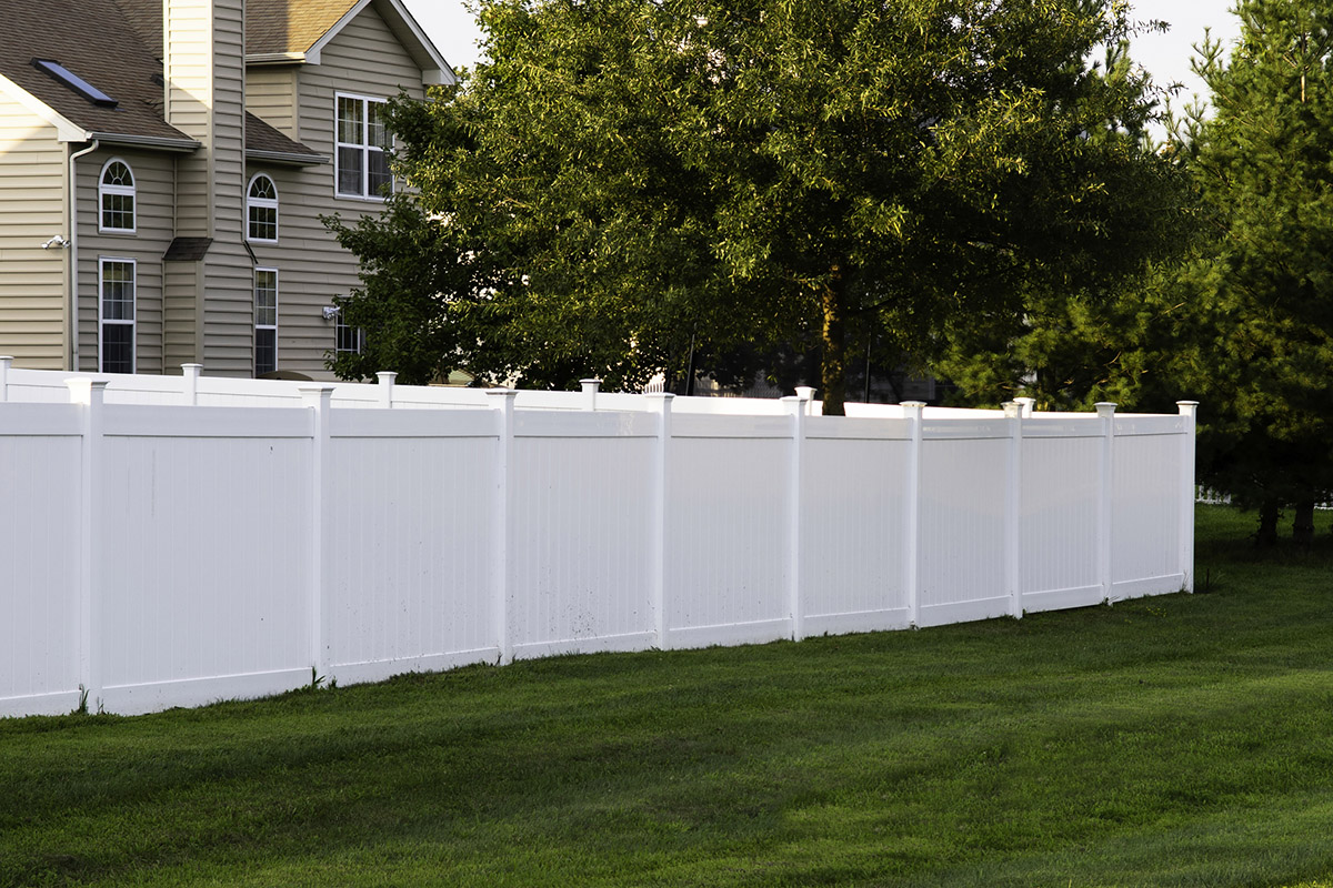 How to Save Money on Privacy Fence Cost