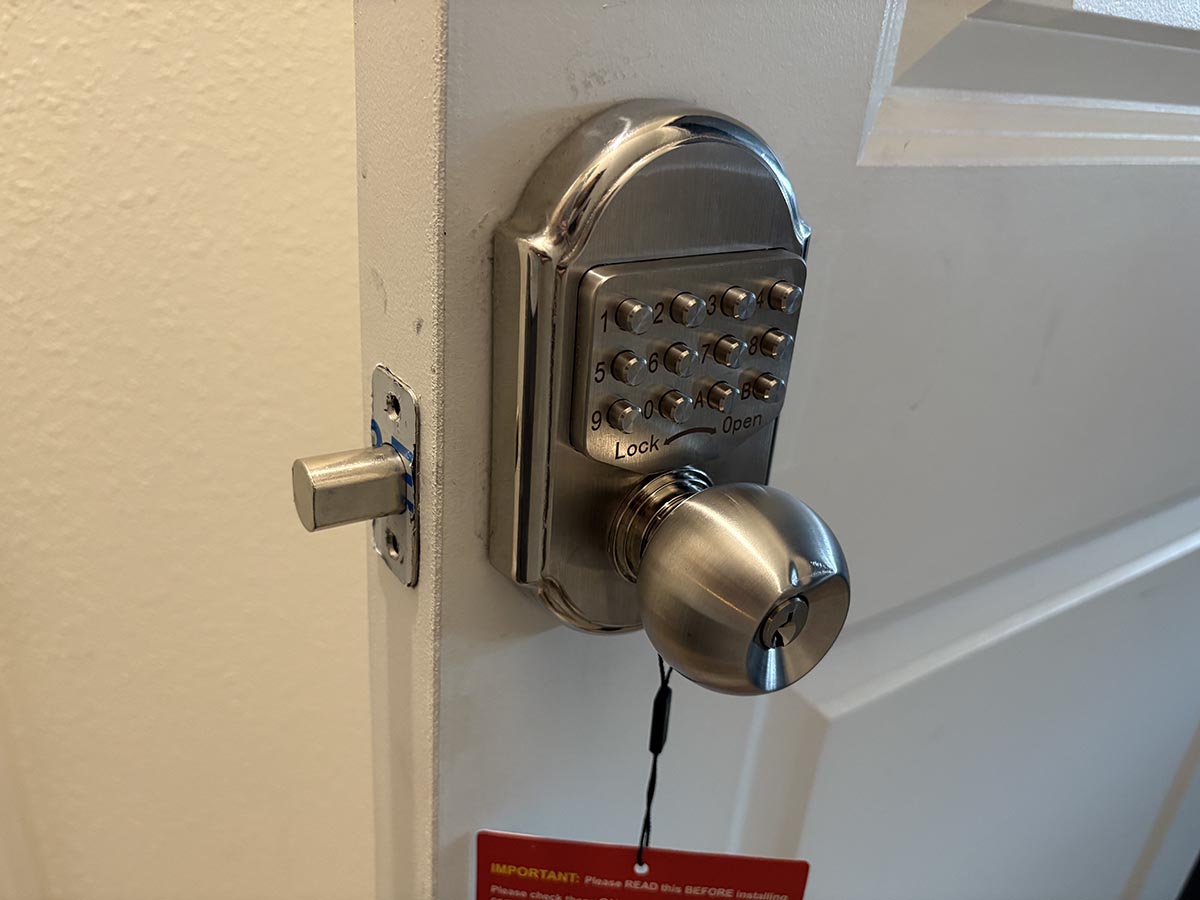 megaflint door lock 01