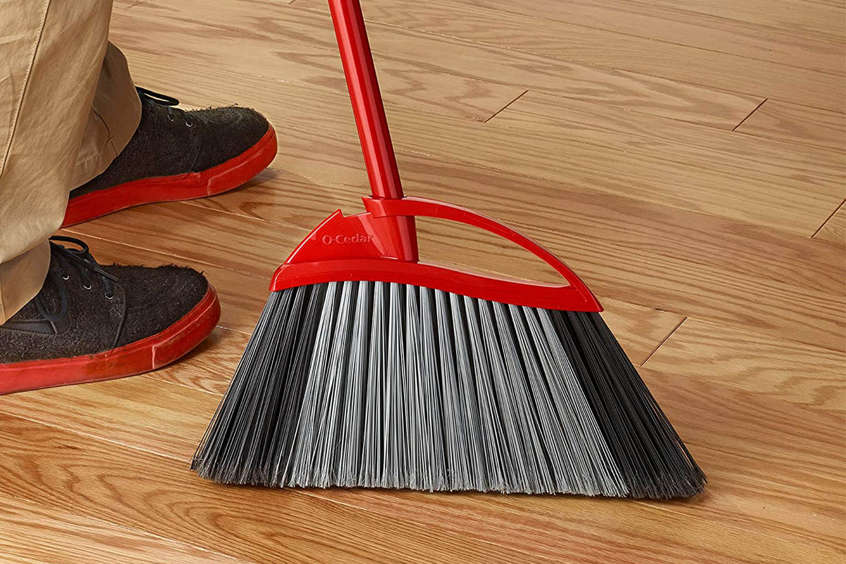 The Best Broom for Hardwood Floors Options