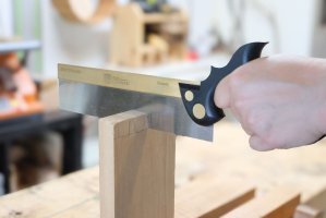 Cutting dovetails with Rob Cosman Dovetail Saw