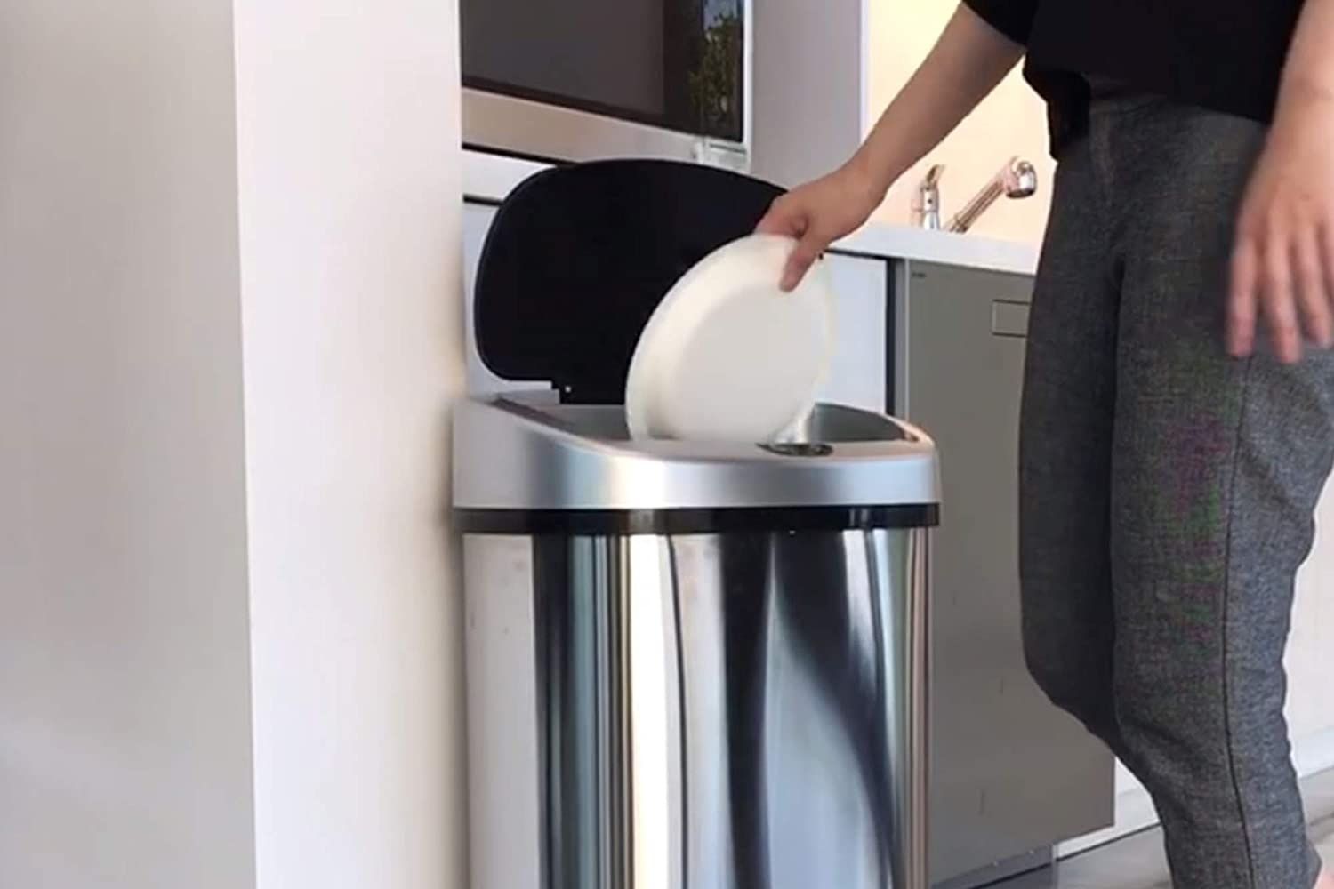 The Best Touchless Trash Can Options