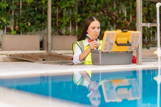 3 Ways Baking Soda Can Help Maintain Your Swimming Pool