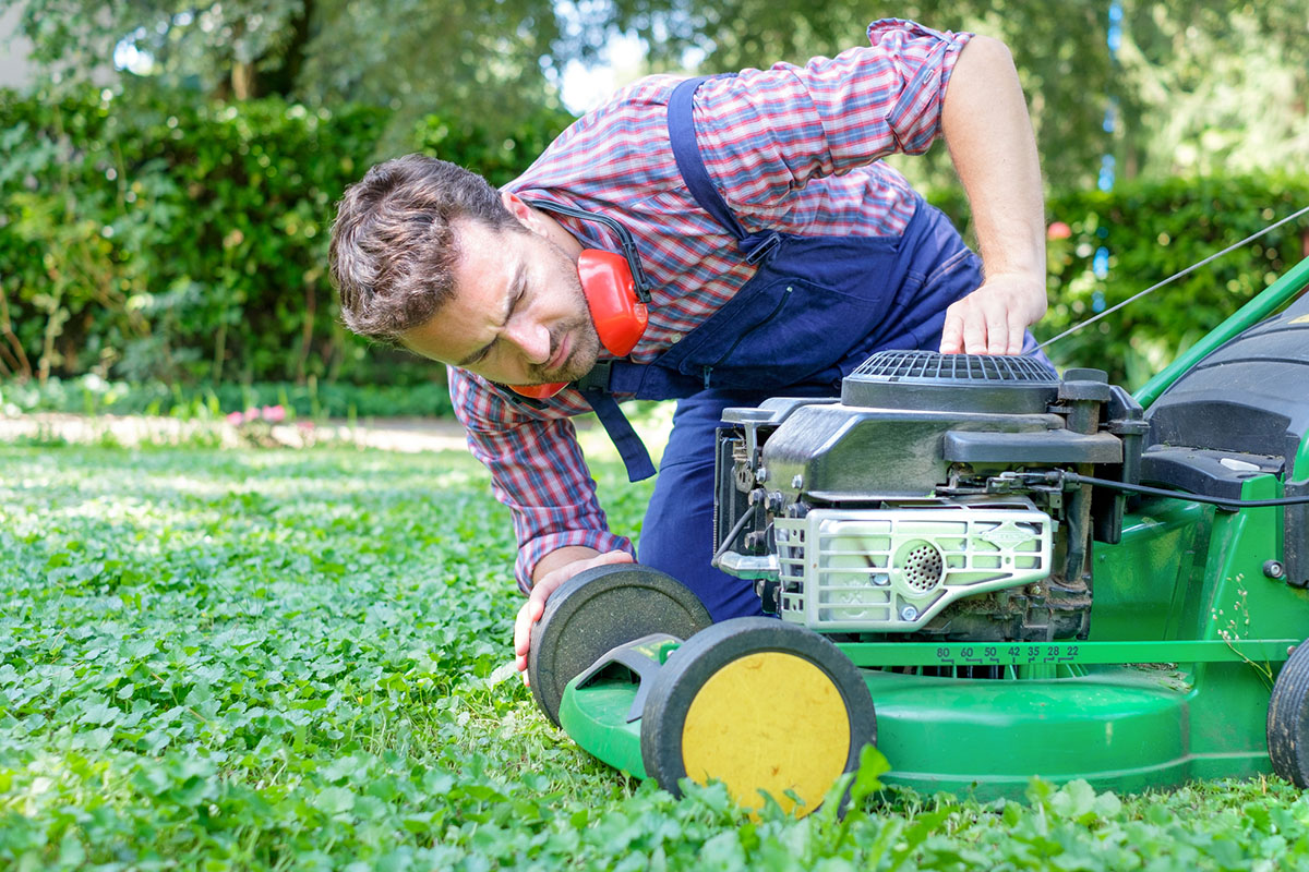 Solved! My Leaf Blower Won't Start. What's The Issue? - Bob Vila Solved! My Leaf Blower Won't Start. What's The Issue? - Bob Vila