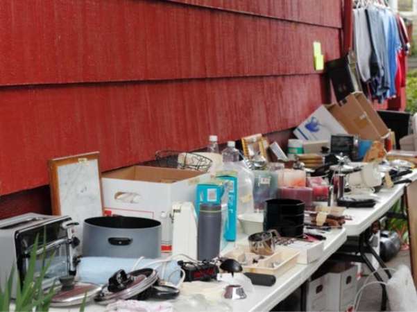 12 Reasons Fall Is the Best Time to Have a Garage Sale