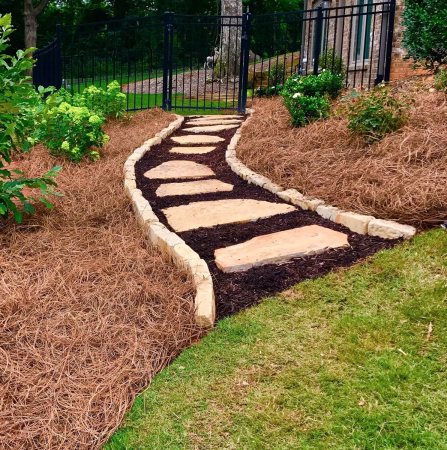 9 Things to Know About Using Pine Straw Mulch in Your Yard