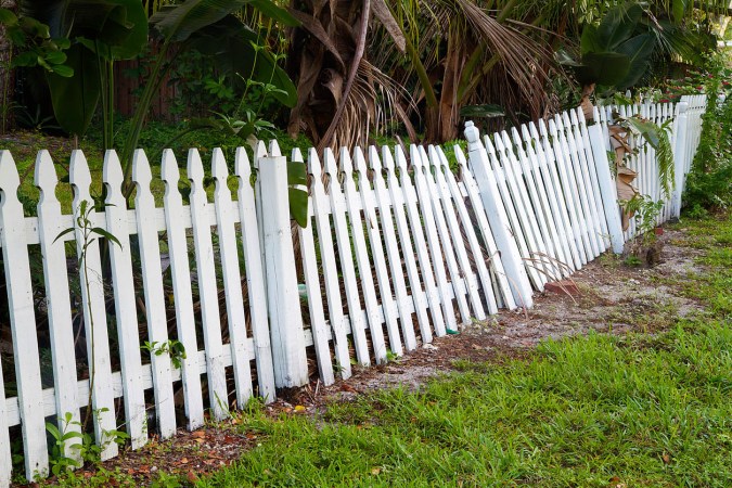 The Dos and Don’ts of Setting a Fence Post