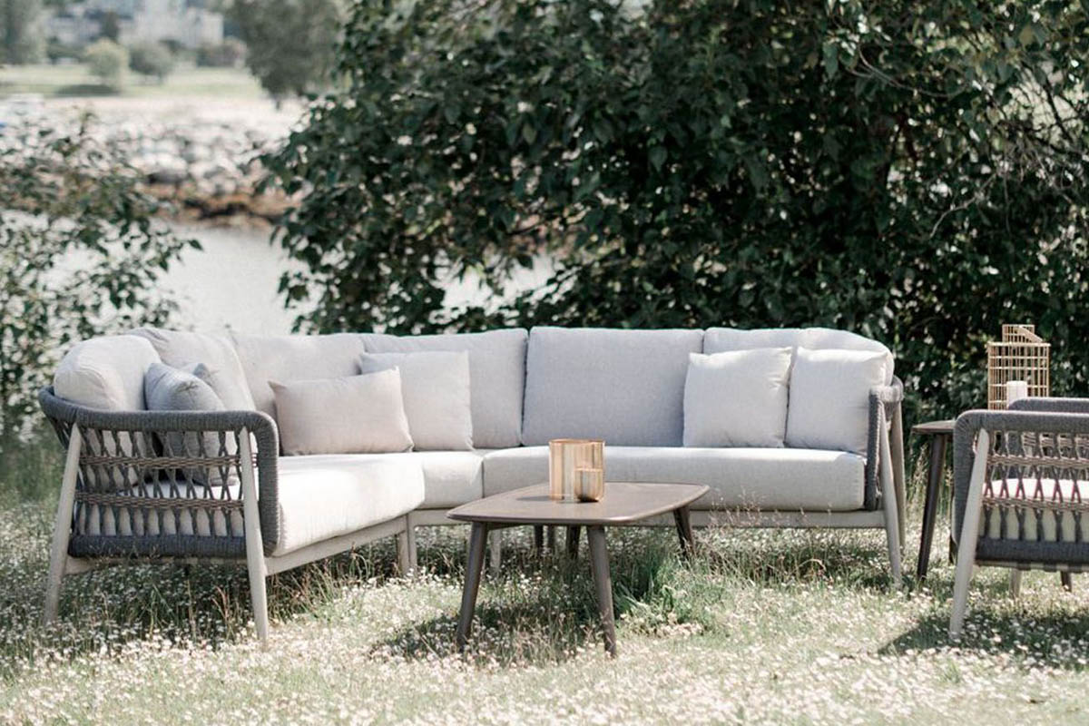 The Best Outdoor Furniture Brands Option: Ratana