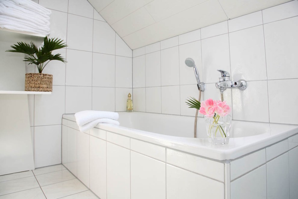 The Best Tub Refinishing Kit Options, Vetted - Top Picks by Bob Vila