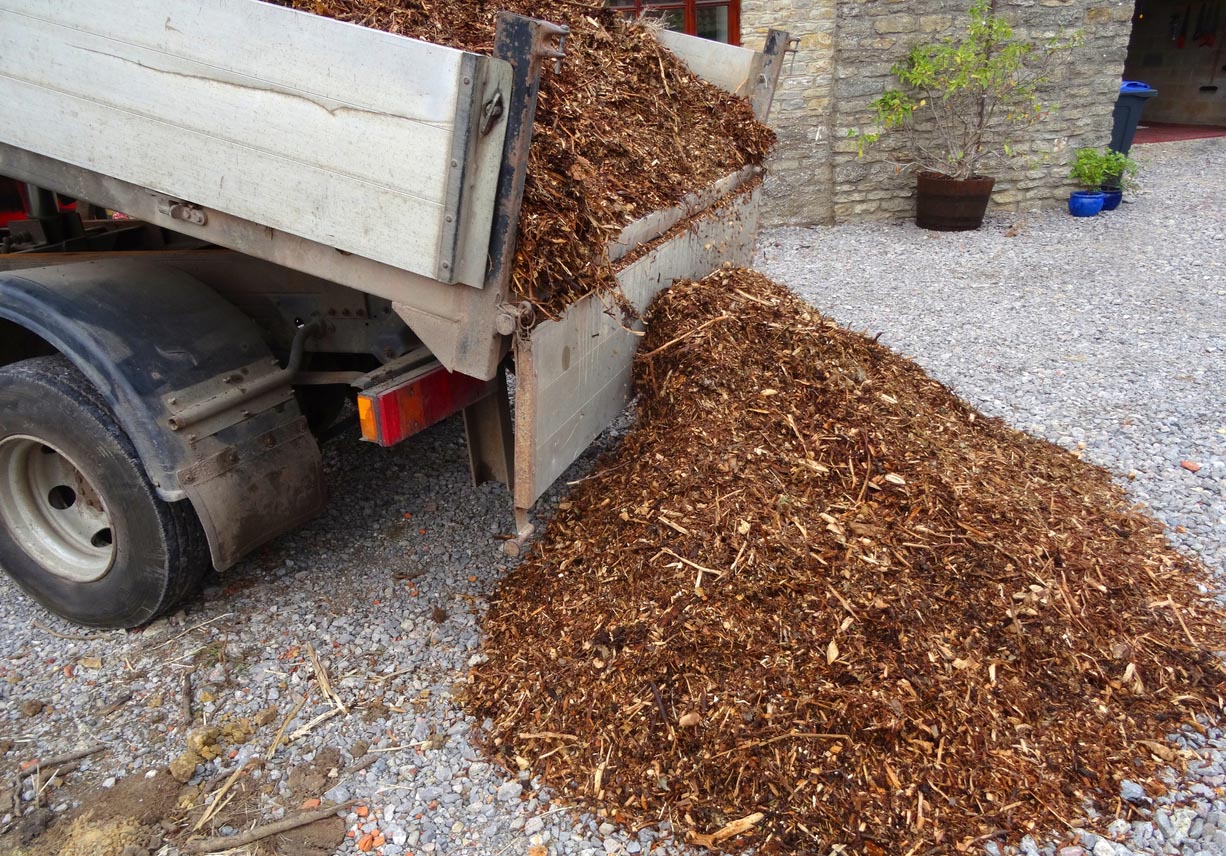 How Much Is a Yard of Mulch Additional Costs