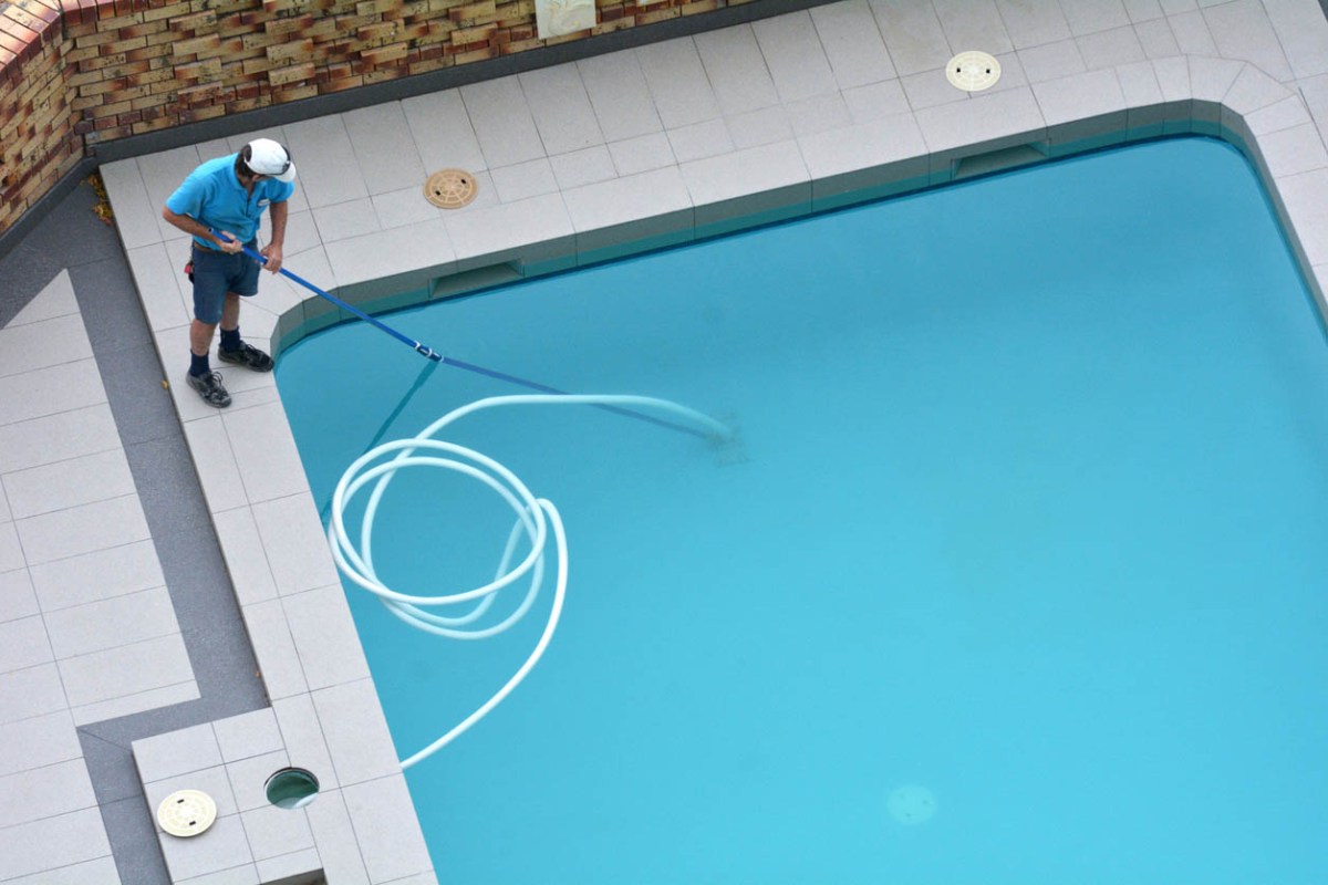 Swimming Pool Maintenance Service